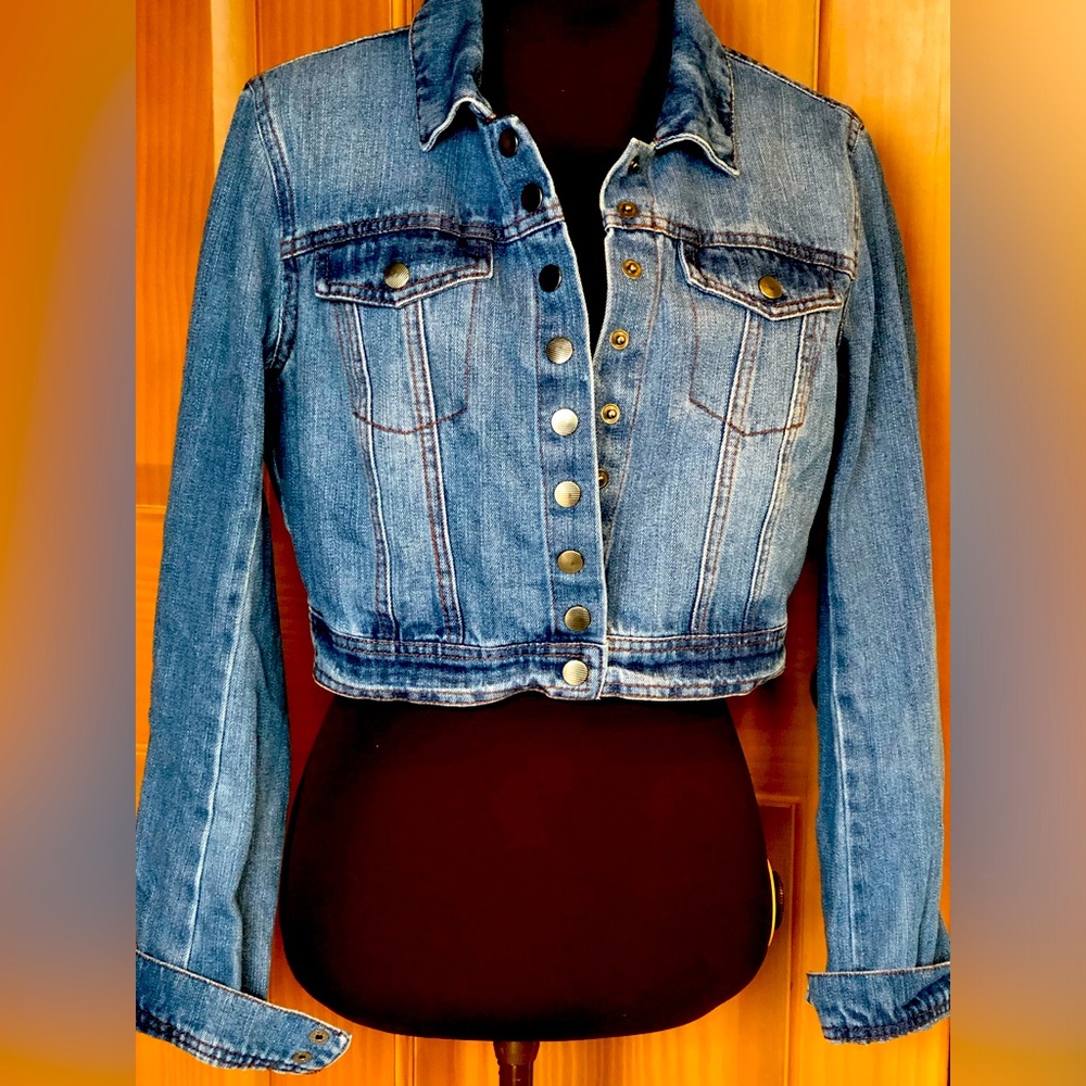 SI SONO sM cropped Jean jacket Adorable!